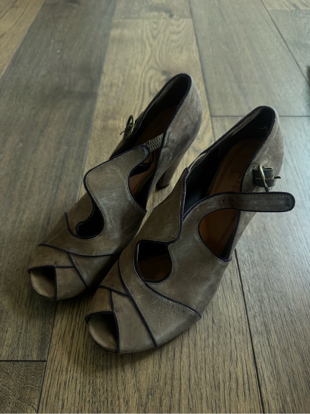 Coclico Women's Taupe Suede Heels